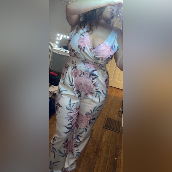 Floral pants romper size XL - Picture 1 of 13